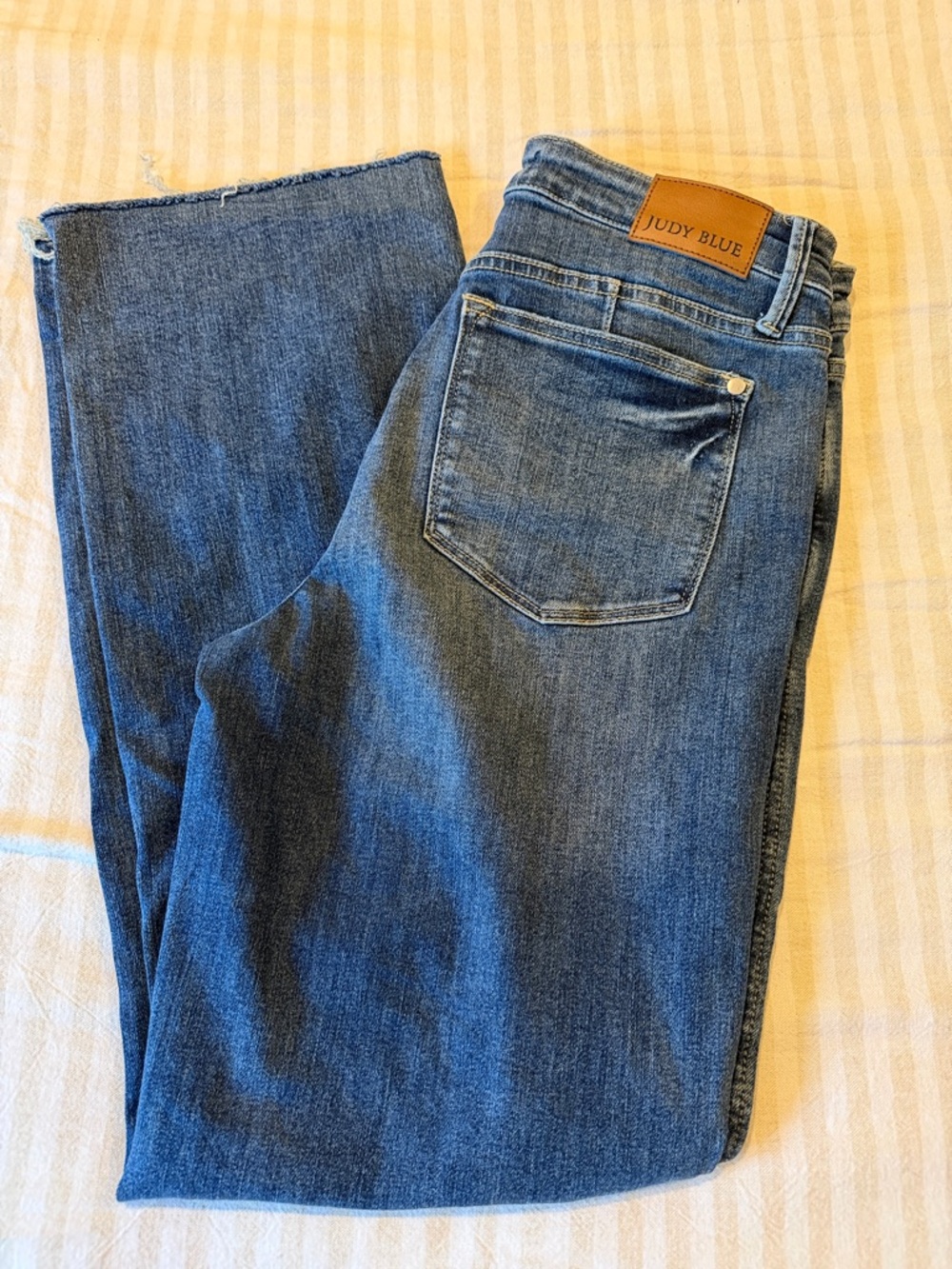 Judy Blue Medium Blue Straight Leg Jeans